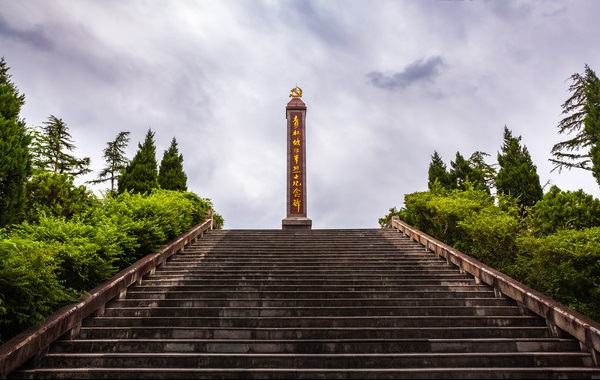 遵义 青杠坡红军纪念碑 (1)